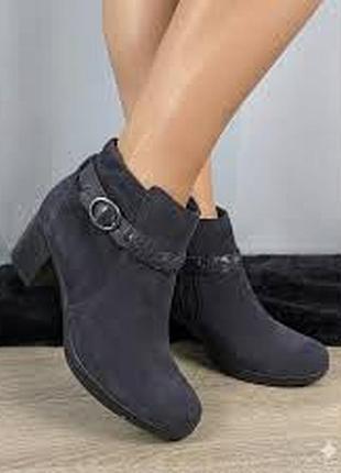 Темно-синие замшевые ботильоны clarks на устойчивом каблуке