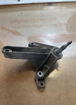 Кронштейн кпп 1.5dci renault kangoo 2013-2026г (8200043084, 8200457080) 7080