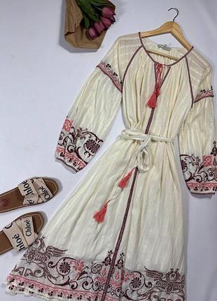 Молочна сукня з вишивкою