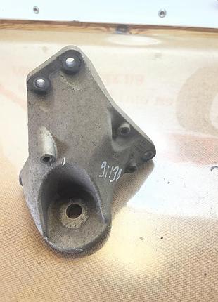Кронштейн акпп лівий audi a6 3.0tdi (c6) 2004-2011 4f0399113b