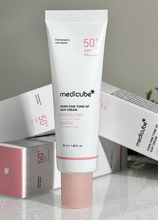 Увлажняющий солнцезащитный крем с spf50 medicube pdrn pink tone up sun cream spf50 (50 ml)