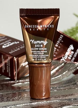 Сияющая база под макияж danessa myricks yummy skin glow serum (main squeeze) 5 ml mini