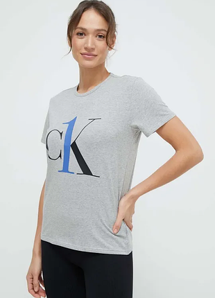 Женская футболка calvin klein l