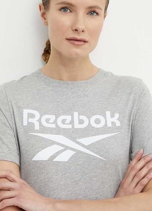 Жіноча футболка reebok
