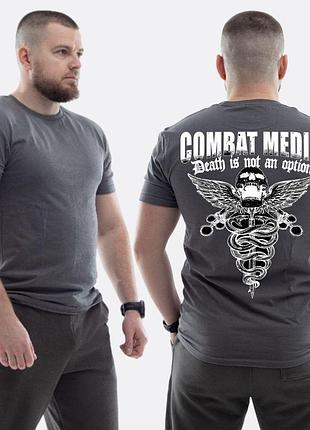 Чоловіча класична футболка з принтом combat medic череп герб медицини , графітовий xl