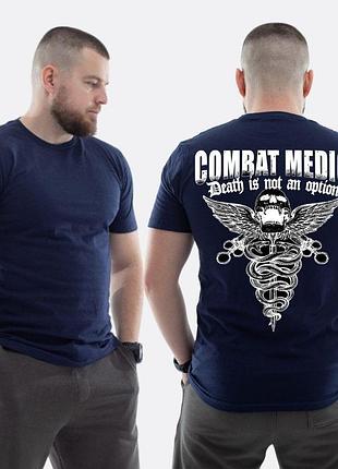 Чоловіча класична футболка з принтом combat medic череп герб медицини , темно синій l