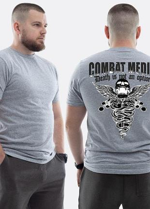 Чоловіча класична футболка з принтом combat medic череп герб медицини , світло сірий xxl