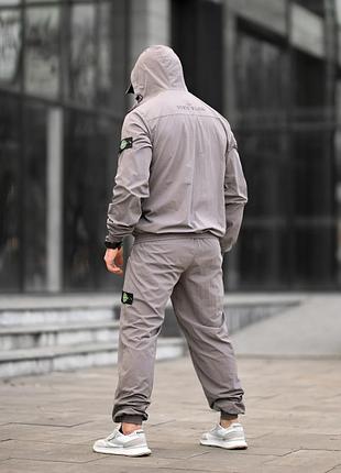 Чоловічий спортивний костюм 3