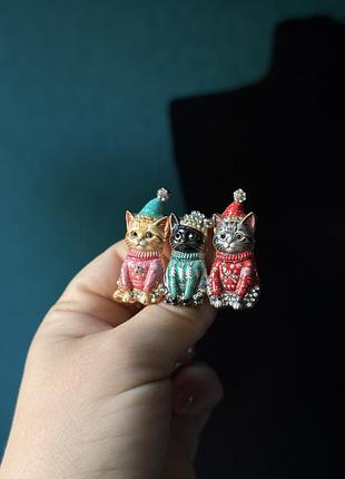 Брошка котики новорічні