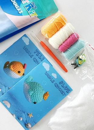 Набор для вязания игрушки крючком "кит" nbv9 наполнитель, игла для сшивания 3