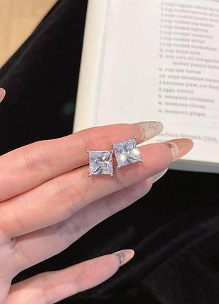 Серьги  серебро 2 карата каждая лабораторный алмаз