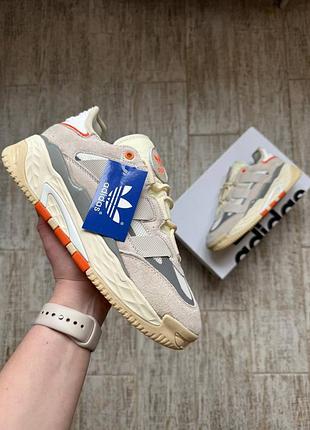 Женские кроссовки adidas