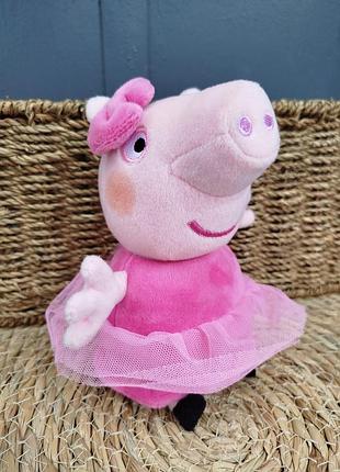 Озвученная мягкая игрушка свинка пеппа балерина музыкальная peppa pig 20 см.