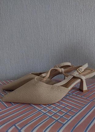 Женские босоножки