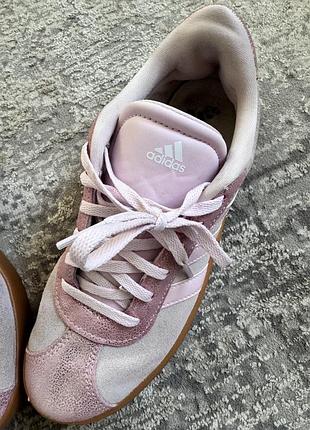 Кросівки рожеві adidas 2