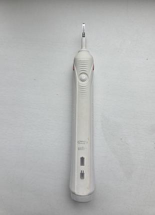 Электрическая зубная щетка oral-b