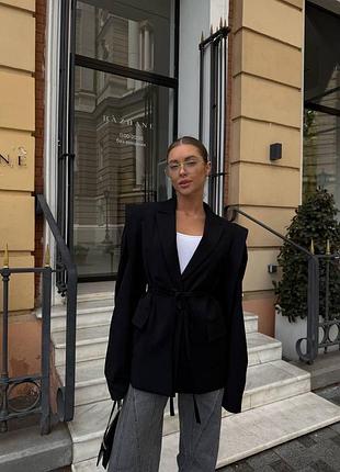 Піджак приталений з об’ємними плечима колір чорний подовжений
