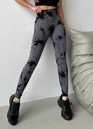 Спортивные женские леггинсы marble tie dye с вырезами по бокам и эффектом пуш-ап мраморные бесшовные тай-дай m