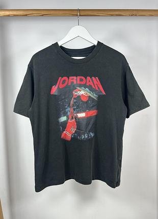 Air jordan heritage graphic футболка з великим ефектним логотипом оригінал розімр s