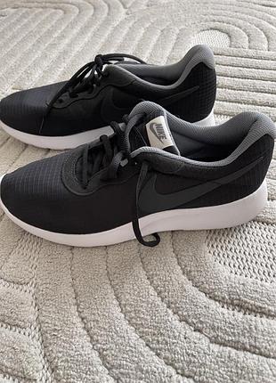 Оригінальні кросівки nike з найпопулярніших повсякденних моделей бренду