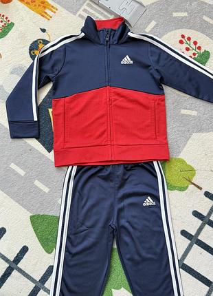 Новий костюм adidas 2 роки