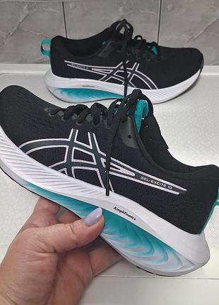 Женские кроссовки asics