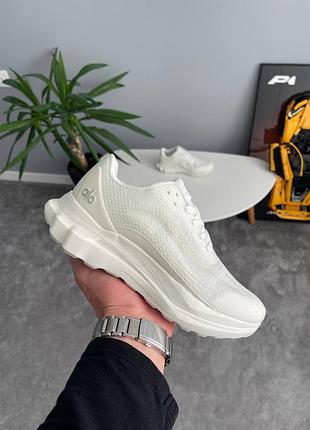Кросівки жіночі alo yoga runner white