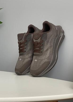 Кросівки жіночі alo yoga runner brown