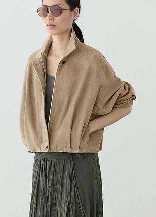 Замшева куртка бомбер massimo dutti