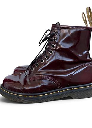Вишневі черевики dr martens 1460