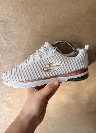 Жіночі кросівки від sketchers з нових коллекцій