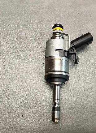 Форсунка топливная vw arteon r 2.0 tfsi бензинова 06q906036a б/у оригинал