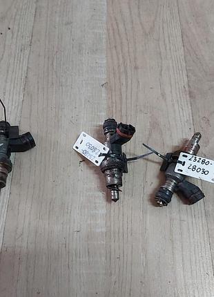 Форсунка топливная toyota avensis t22 бензинова 2.0 vvti 23280-28030 б/у оригинал