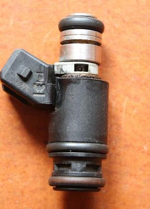 Форсунка топливная volkswagen oe 021906031b б/у оригинал