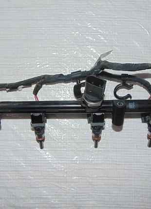Форсунка топливная vw skoda audi бензинова смуги 06l906031a б/у оригинал