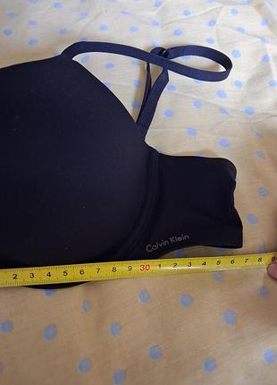 Базовый черный бесшовный бюстгальтер calvin klein
perfectly fit или invisibles t-shirt bra. 6