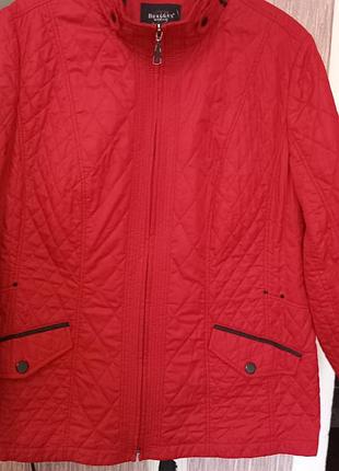 Якісна, красива, червона, стьобана курточка, легка, непродувна. оригінал. bexleys.