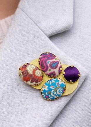 Франція: вінтажна брошка від kenzo