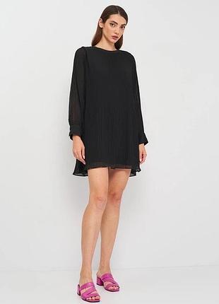 Коротка сукня пліссе zara з довгим рукавом