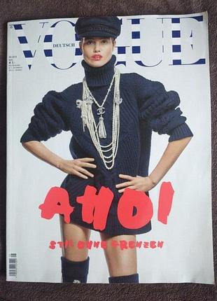Красивый укрепляющий журнал моды и красоты vogue май 2018 нижняя