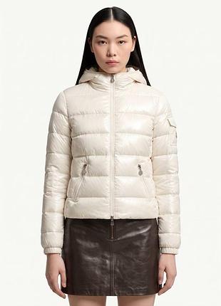 2026 пуховик з капюшоном короткий молочний moncler