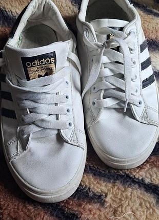 Кроссовки adidas женские