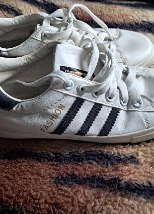 Кросівки adidas жіночі 2