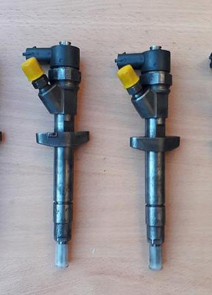 Форсунка топливная renault 2.2 dci 0445110084 б/у оригинал