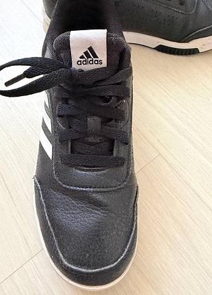 Кросівки adidas 36 розмір чорна шнурівка