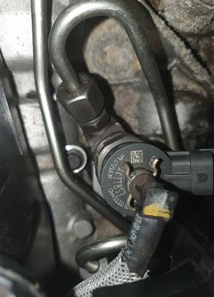 Форсунка дизельна opel vivaro oe 0445110569