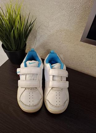 Кросівки для дівчинки nike lykin 11.  30р 4