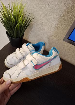 Кросівки для дівчинки nike lykin 11.  30р 2