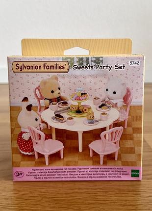 Ігровий набір sylvanian families «стіл зі стільцями та набором для солодкої вечірки"