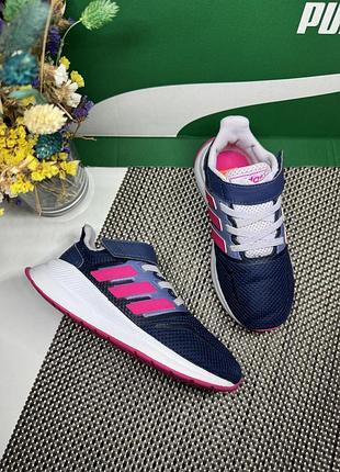 Оригінальні кросівки на липучці adidas